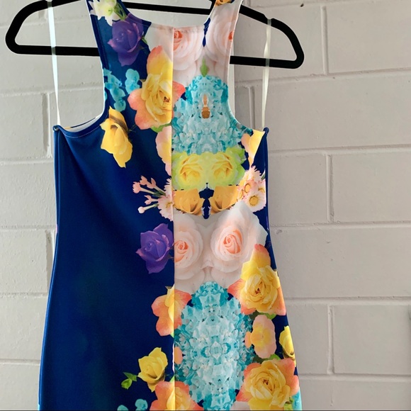 Solemia Graphic Body Con Floral Print Dress - Picture 3 of 5